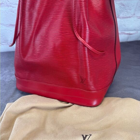 Louis Vuitton Epi Noe Vintage Large GM Bucket Bag - Picture 14 of 16